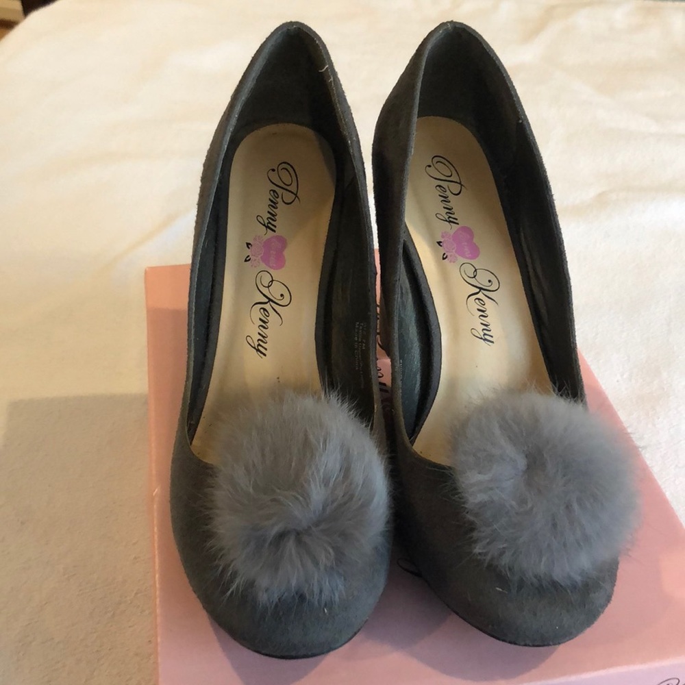 Very cute grey suede shoes with pompons